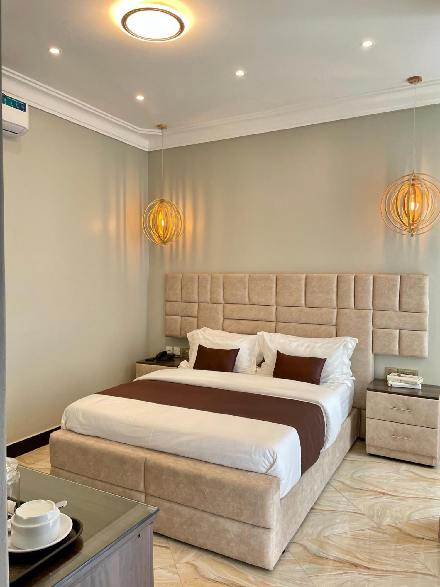 The Nook Boutique Bed & Breakfast คัมพาลา ภายนอก รูปภาพ